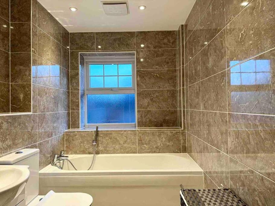 Serene Home Ideally Connected To Central London Μπρόμλεϊ Εξωτερικό φωτογραφία